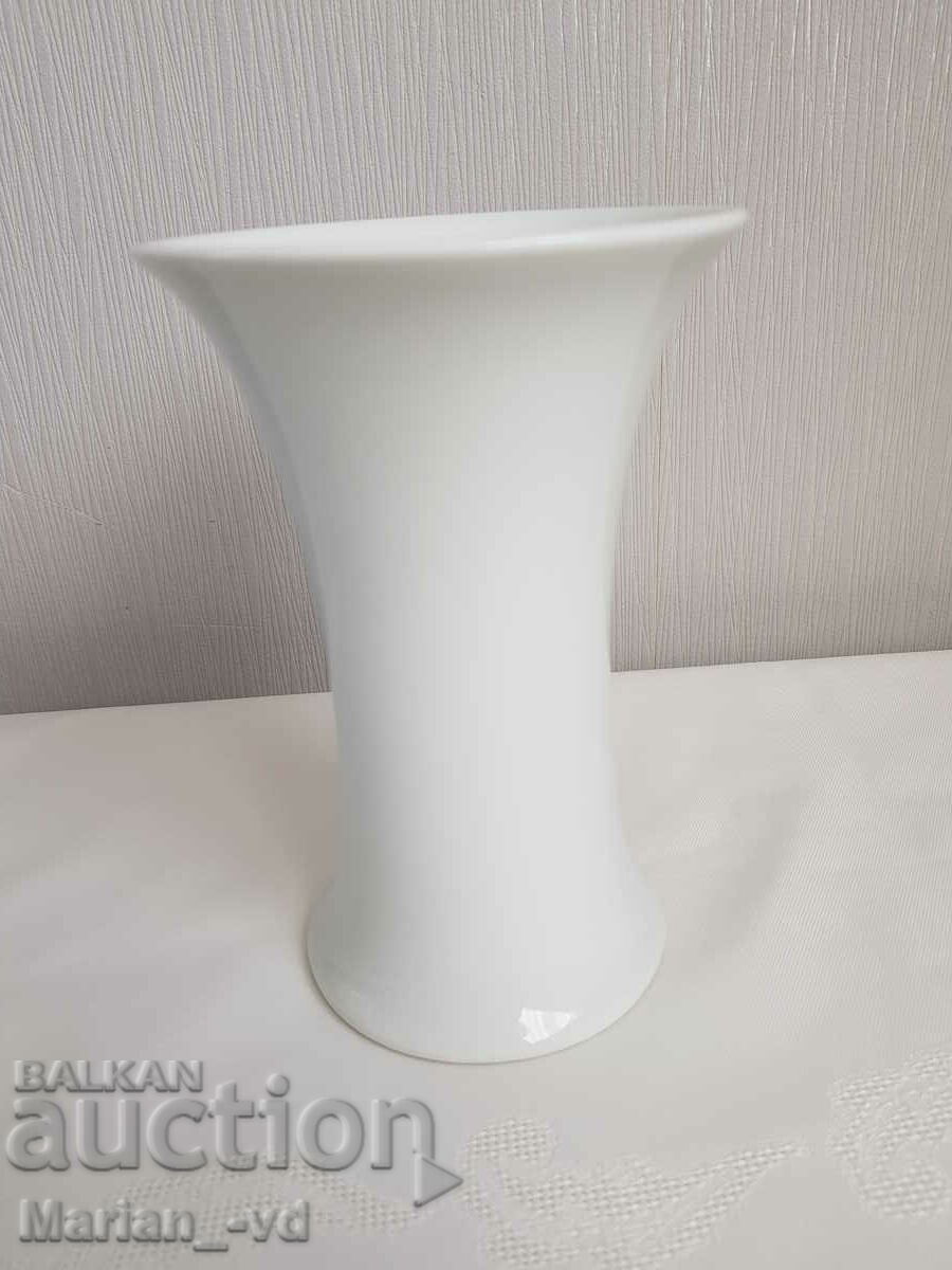 Thomas vase with clean lines and simple design 1932