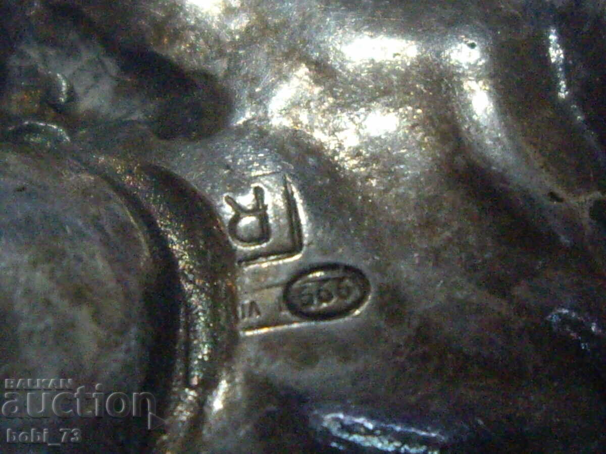 Auction Silver Bottle Stopper Dog. Auction Silver Bottle Stopper Dog.