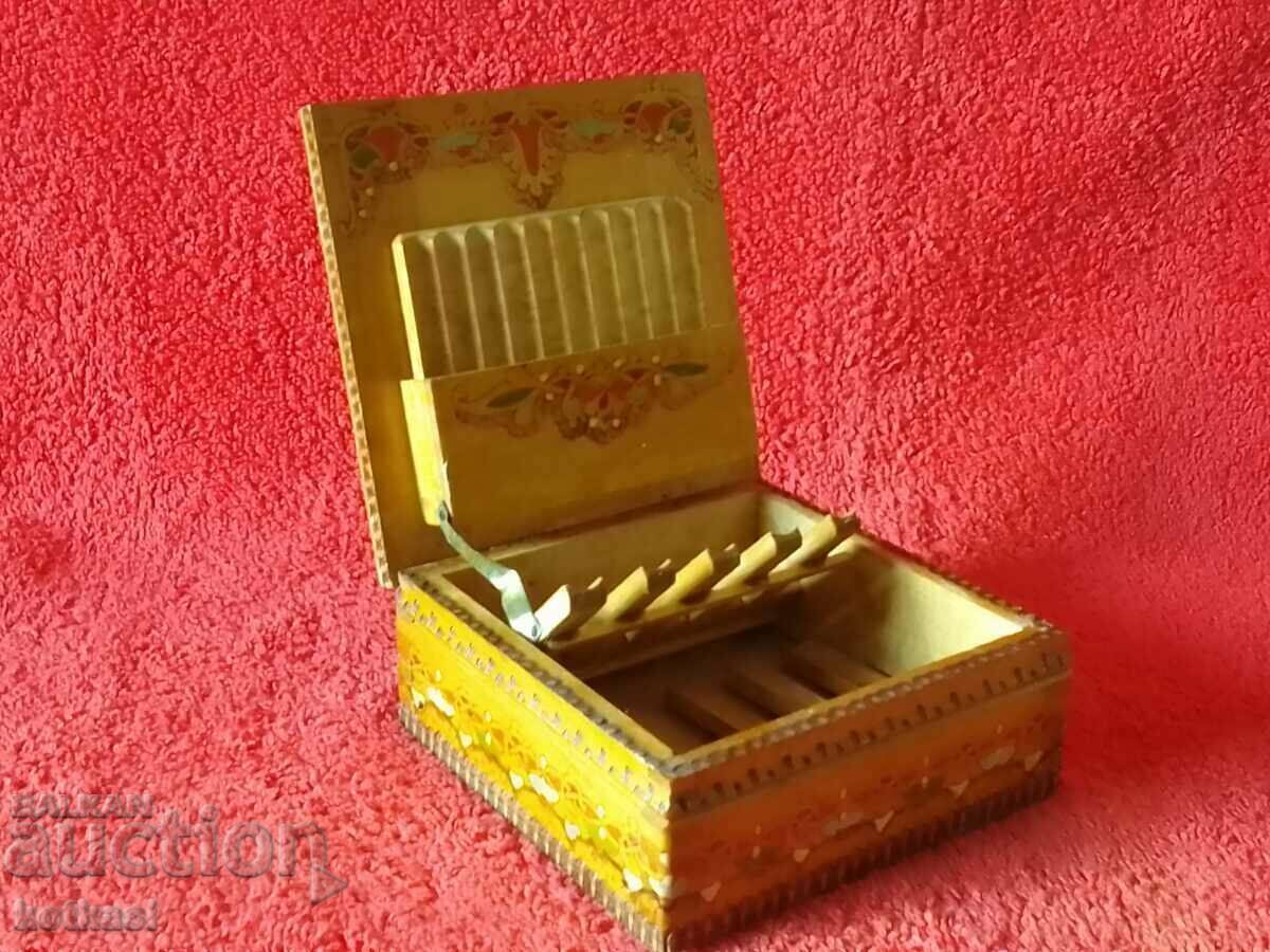 Стара дървена кутия за цигари пирографирана Табакера - 6
