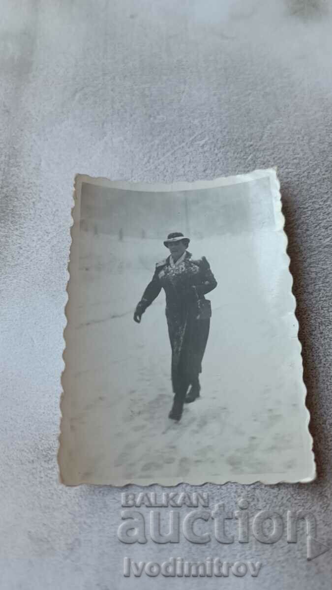 Photo Sofia A woman on a walk on a frosty winter day