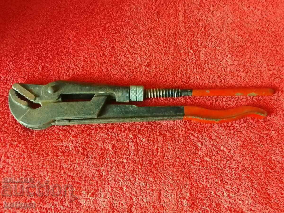 Delivery of Old metal plumbing wrench master Delivery of Old metal plumbing wrench master