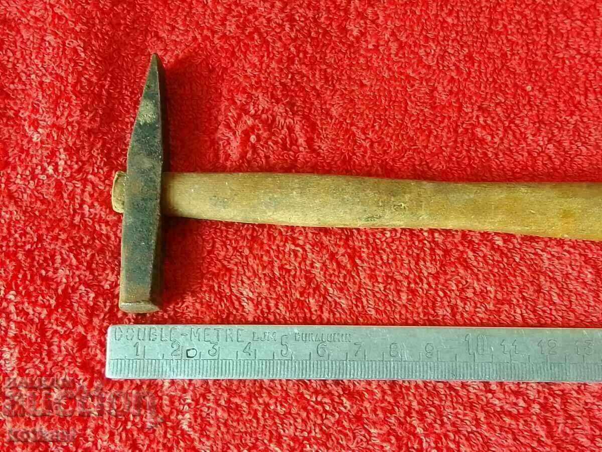 Old small metal 72 gram Hammer with price 15.50 BGN | € 7.93 Old small metal 72 gram Hammer with price 15.50 BGN | € 7.93
