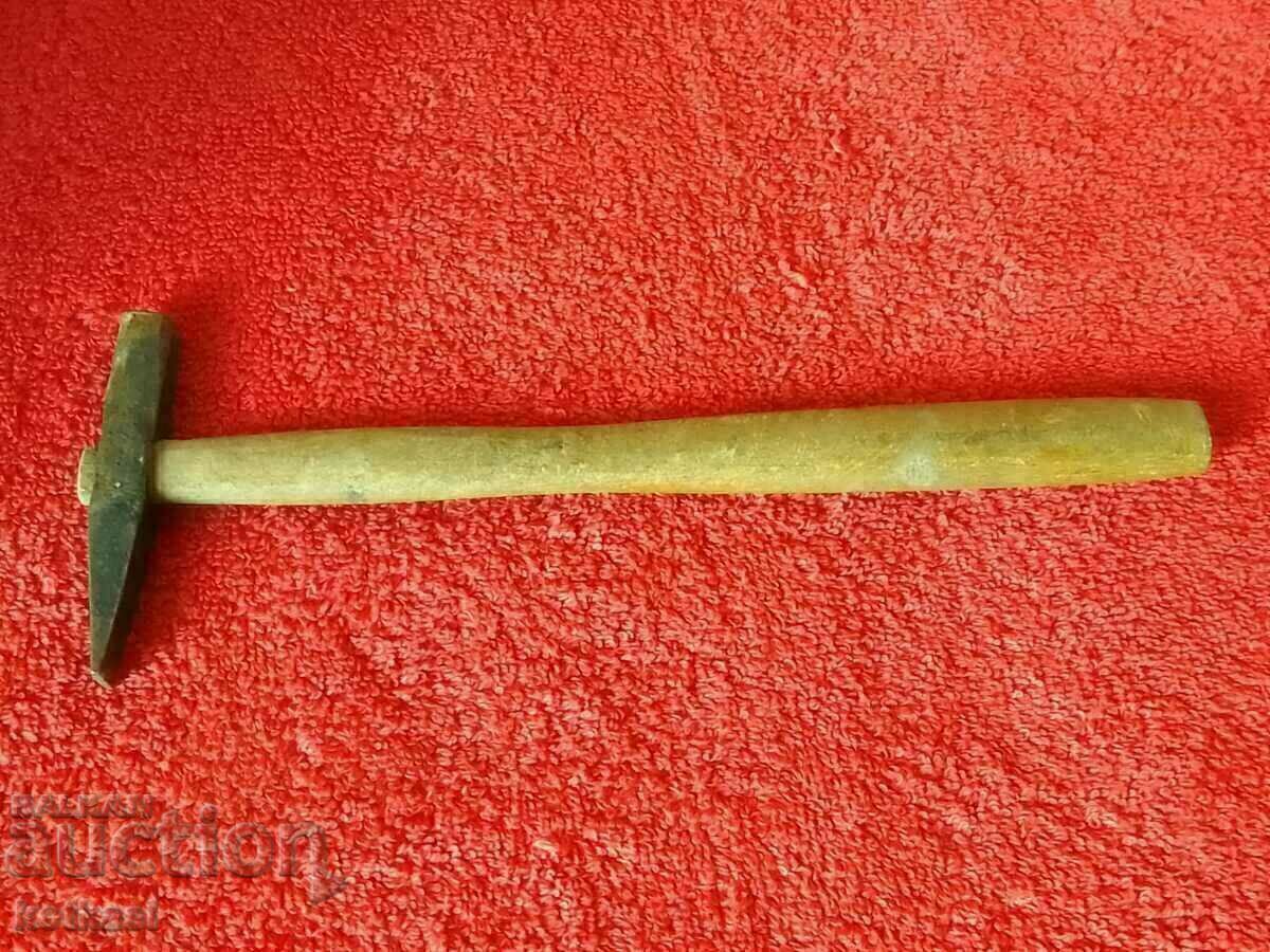 Delivery of Old small metal 72 gram Hammer Delivery of Old small metal 72 gram Hammer