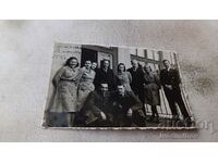 С-ка София Мъже и жени пред адм. сграна на Лъвов мостъ 1943