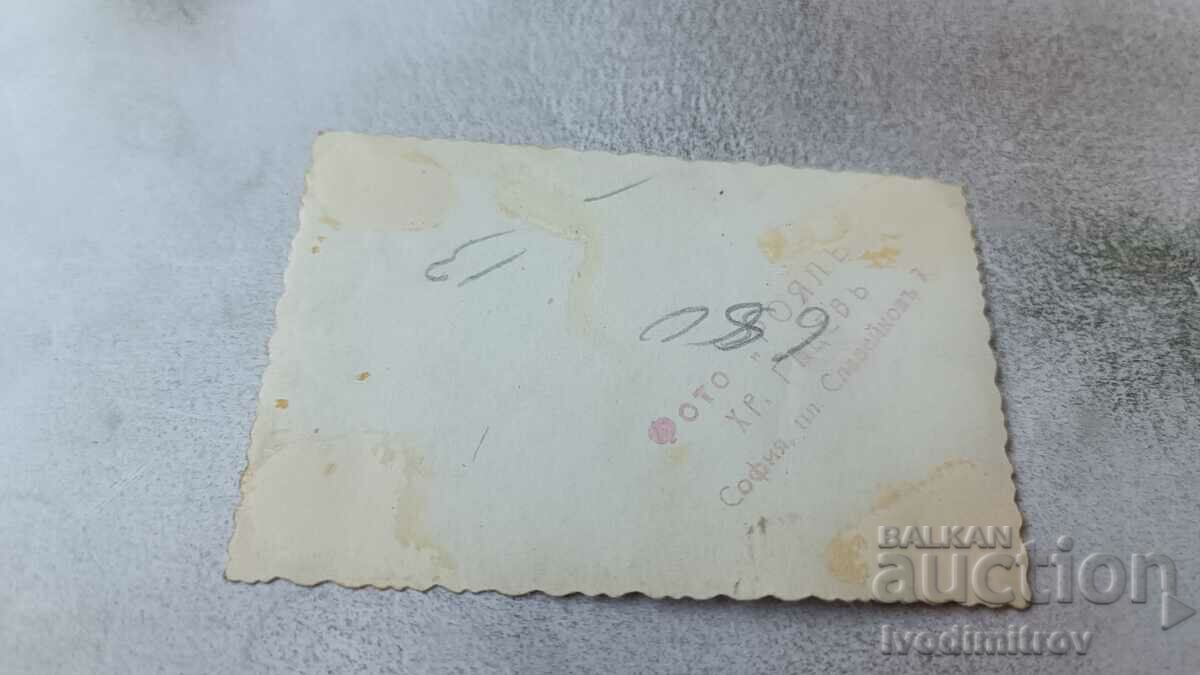 Photo Sofia Man, women and girls on the sidewalk with price 2.35 BGN | € 1.20 Photo Sofia Man, women and girls on the sidewalk with price 2.35 BGN | € 1.20