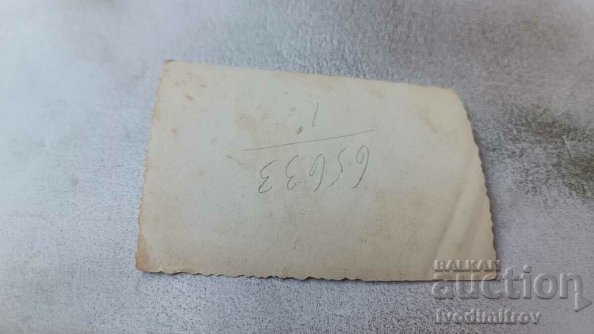 Снимка София Жена на разходка с цена 2.35 лв. | € 1.20