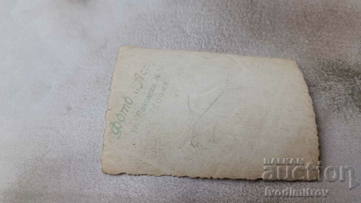 Photo Sofia Two men and a woman having a drink in a restaurant with price 2.45 BGN | € 1.25 Photo Sofia Two men and a woman having a drink in a restaurant with price 2.45 BGN | € 1.25