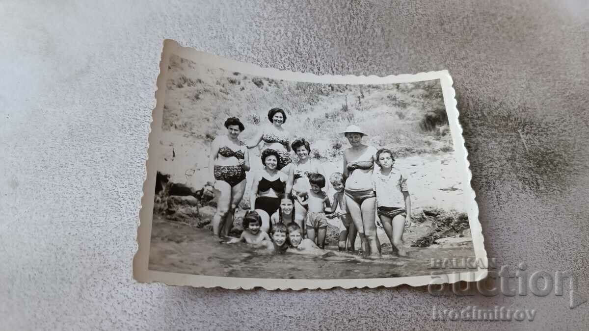 Photo Women and children on the beach