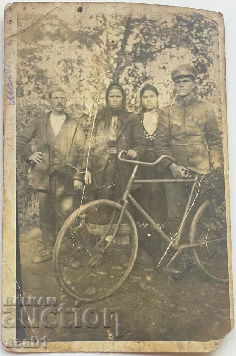 PSV Soldier with a bike and relatives