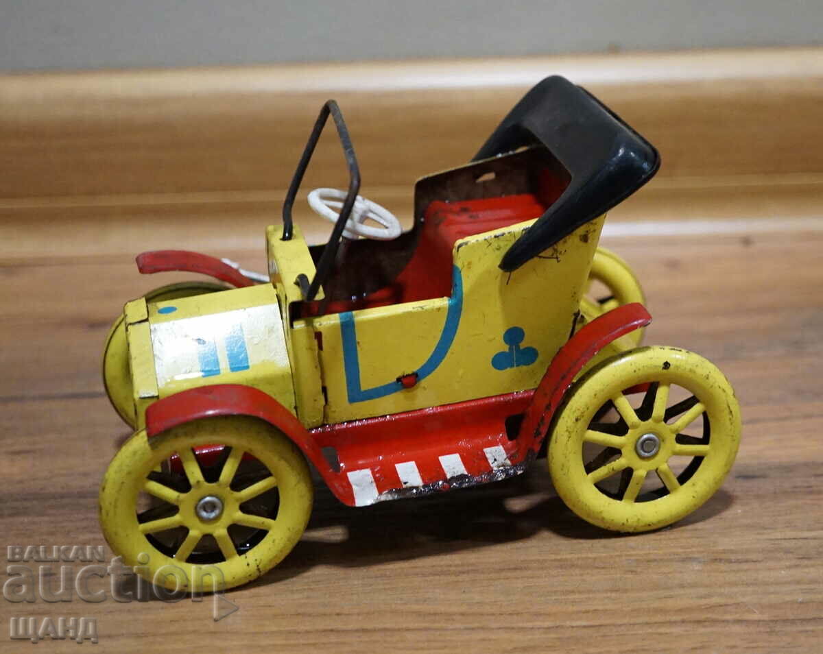 Vechi model de jucărie mecanică din metal, mașină retro