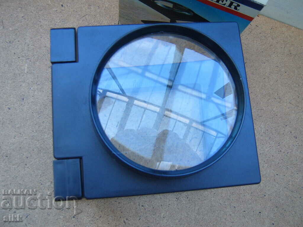 Auction  Magnifying glass