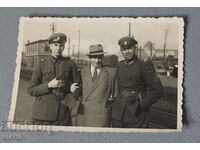 Παλιά στρατιωτική φωτογραφία στολή καπέλο στρατιωτών
