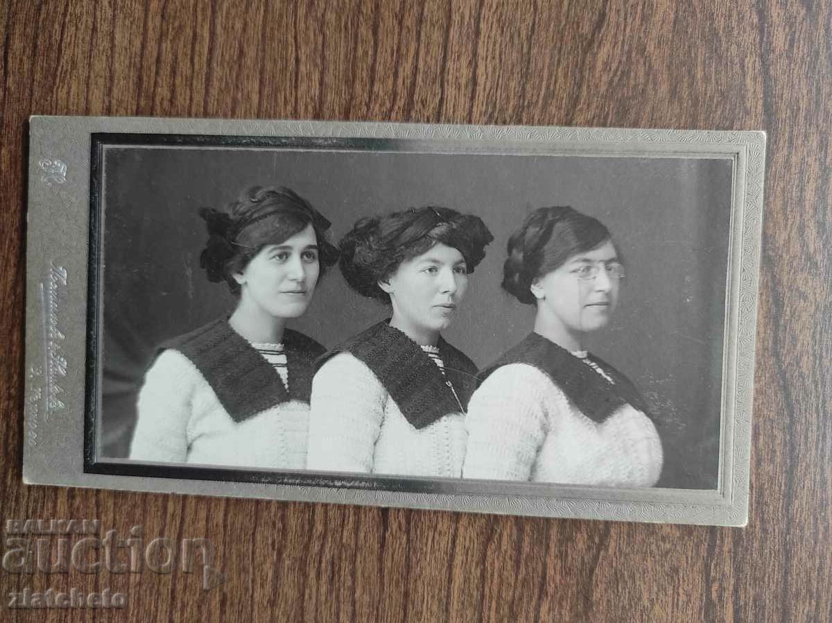 Old photo Kingdom of Bulgaria - atelier, Veliko Tarnovo with price 20.00 BGN | € 10.23 Old photo Kingdom of Bulgaria - atelier, Veliko Tarnovo with price 20.00 BGN | € 10.23