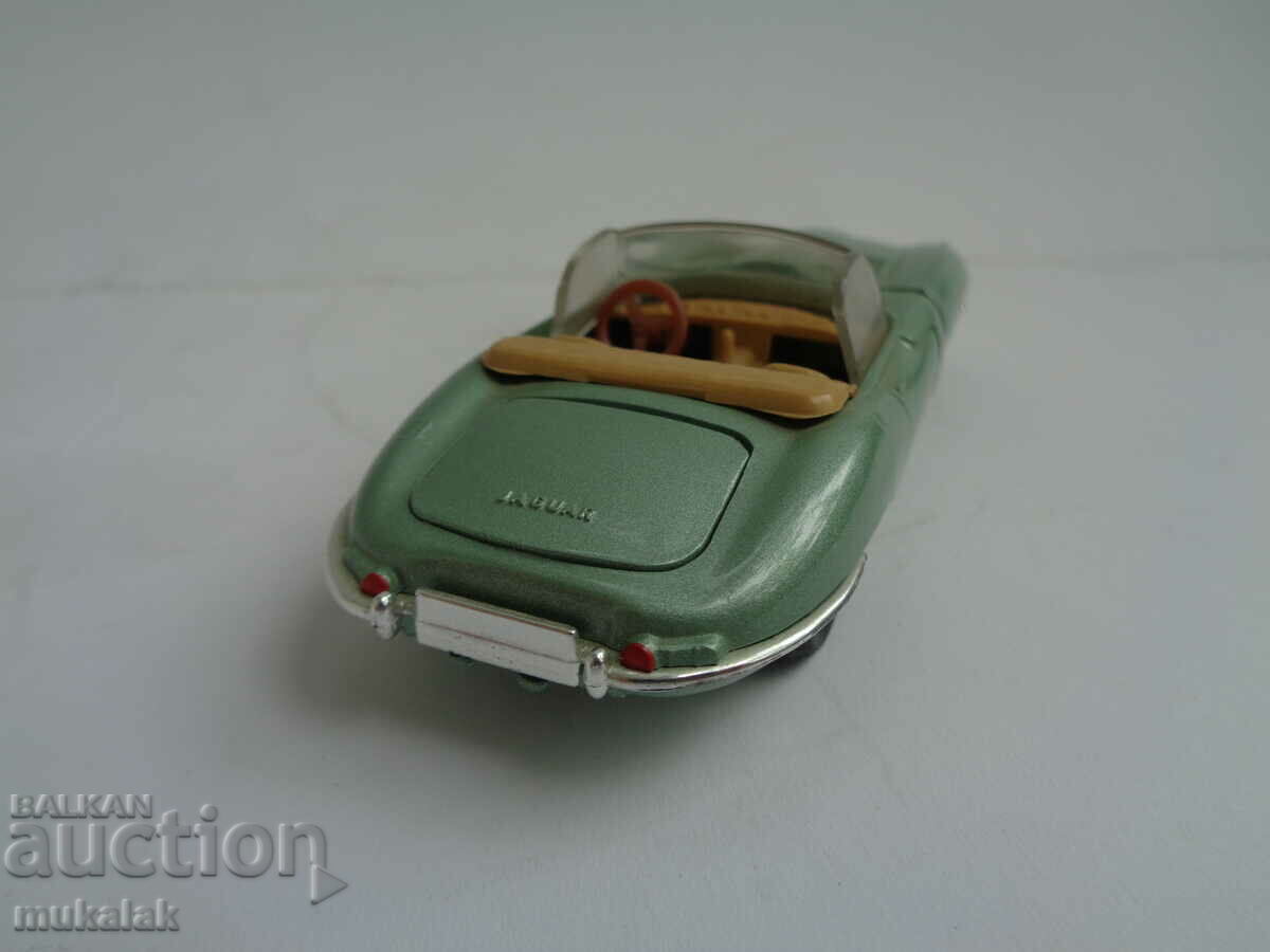 Delivery of 1:43 ELIGOR JAGUAR E TYPE CAR RETRO MODEL Delivery of 1:43 ELIGOR JAGUAR E TYPE CAR RETRO MODEL