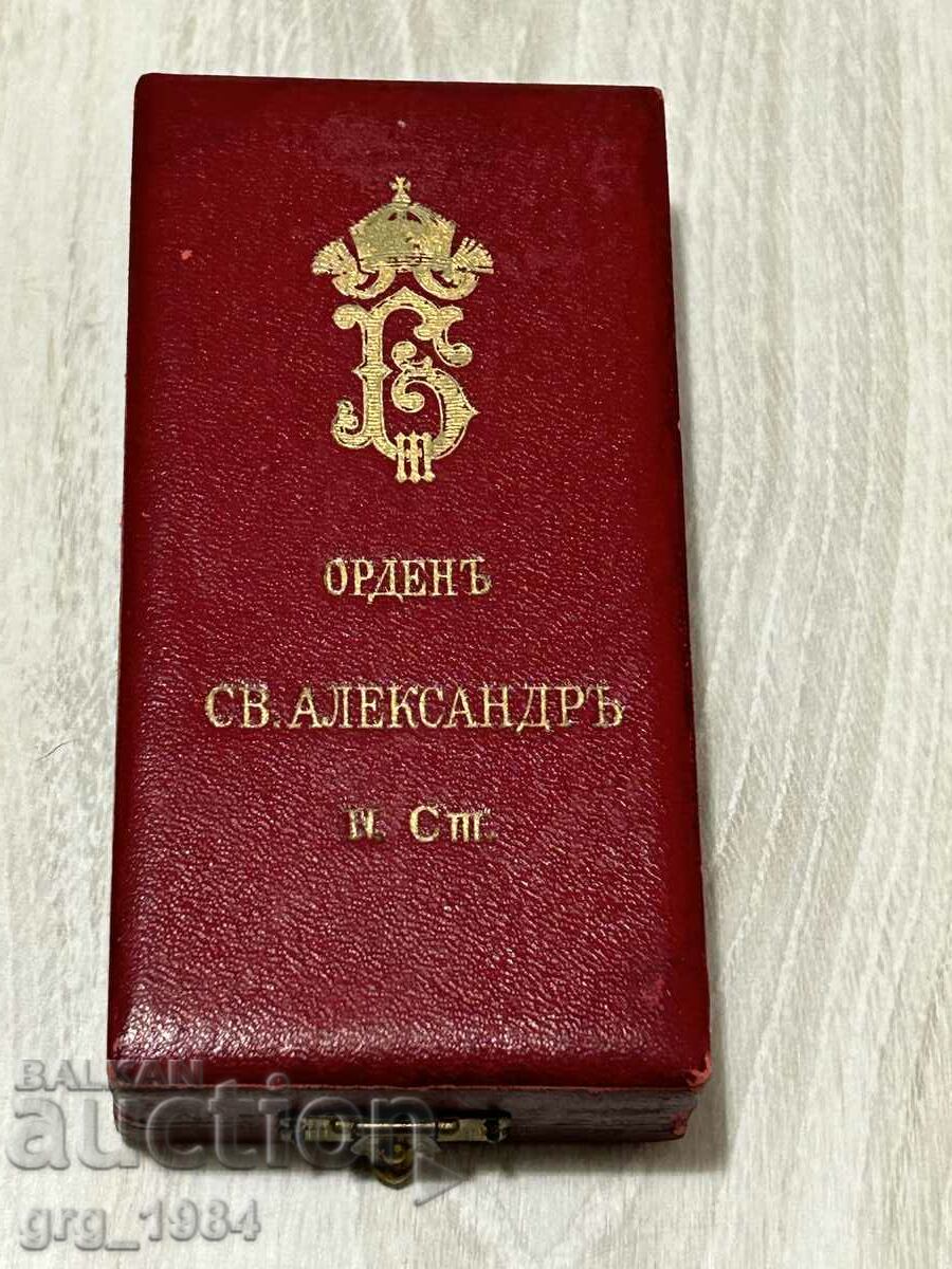 Орден свети Александър 4 степен с корона