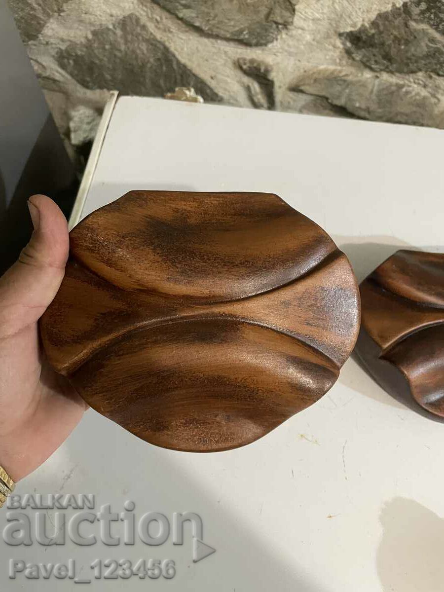 Delivery of 2 pcs. wall vases