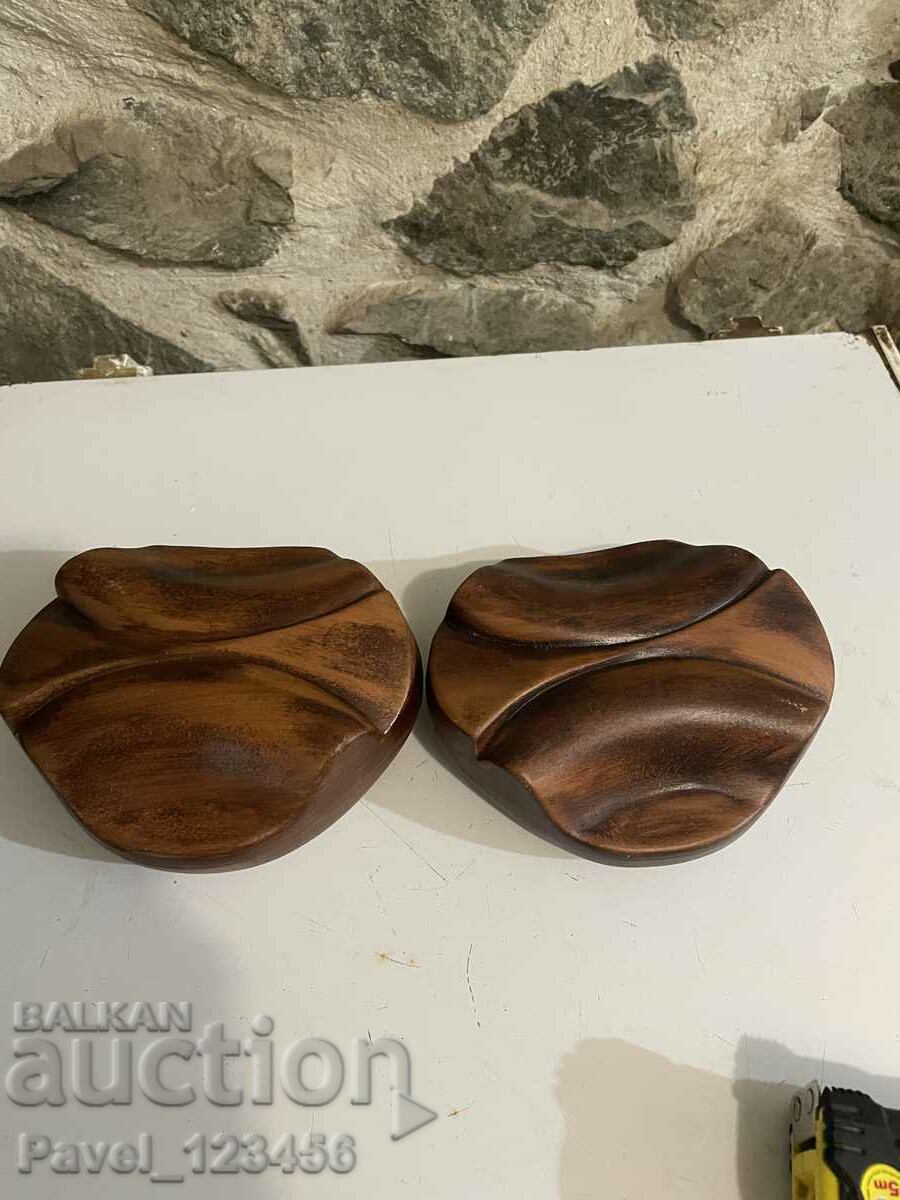 2 pcs. wall vases