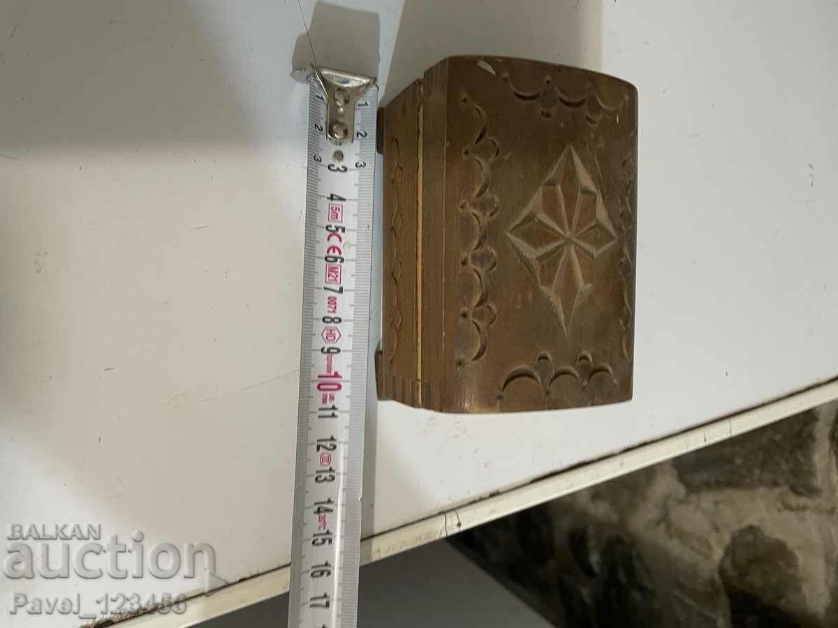 A small wooden box with price 14.99 BGN | € 7.66 A small wooden box with price 14.99 BGN | € 7.66