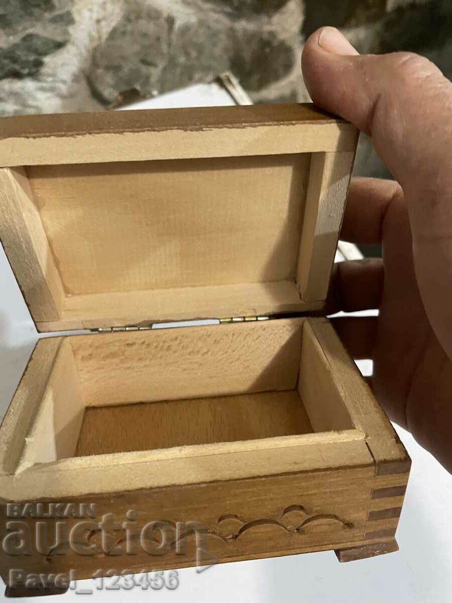 Delivery of A small wooden box Delivery of A small wooden box