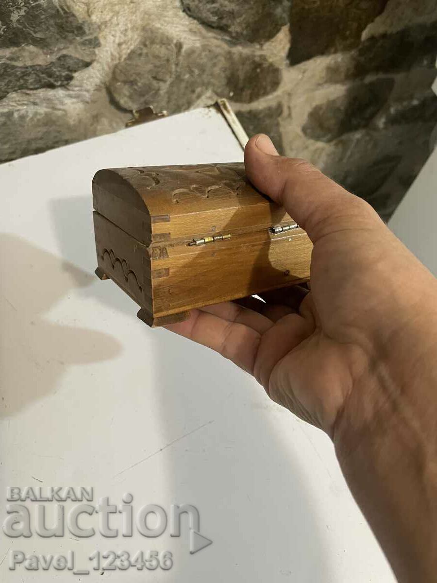 A small wooden box - 6 A small wooden box - 6