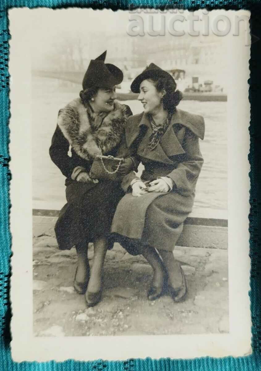 Царство България 1939г. Стара снимка фотография & Две дами..