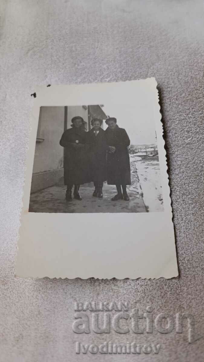 Photo Samokov Three women 1938