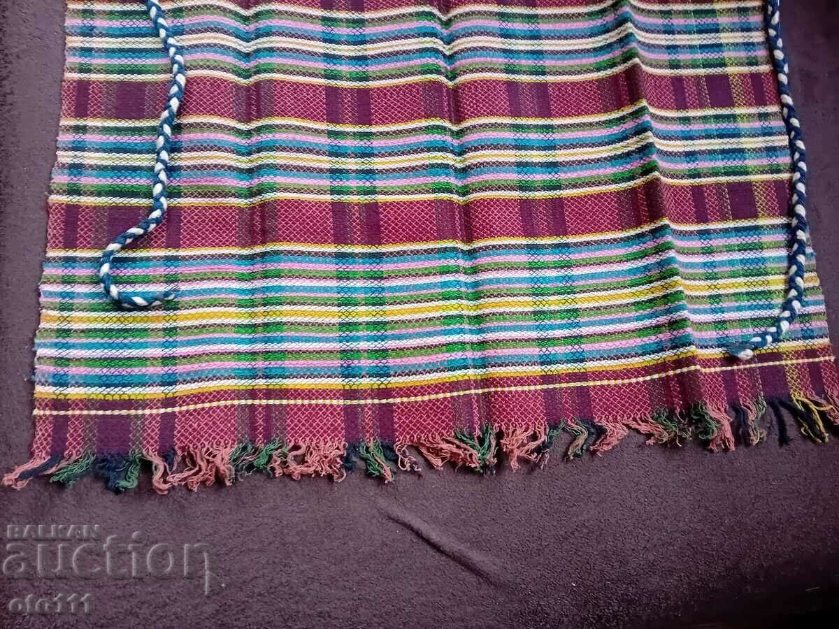 Licitație purtați un șorț vechi Licitație purtați un șorț vechi