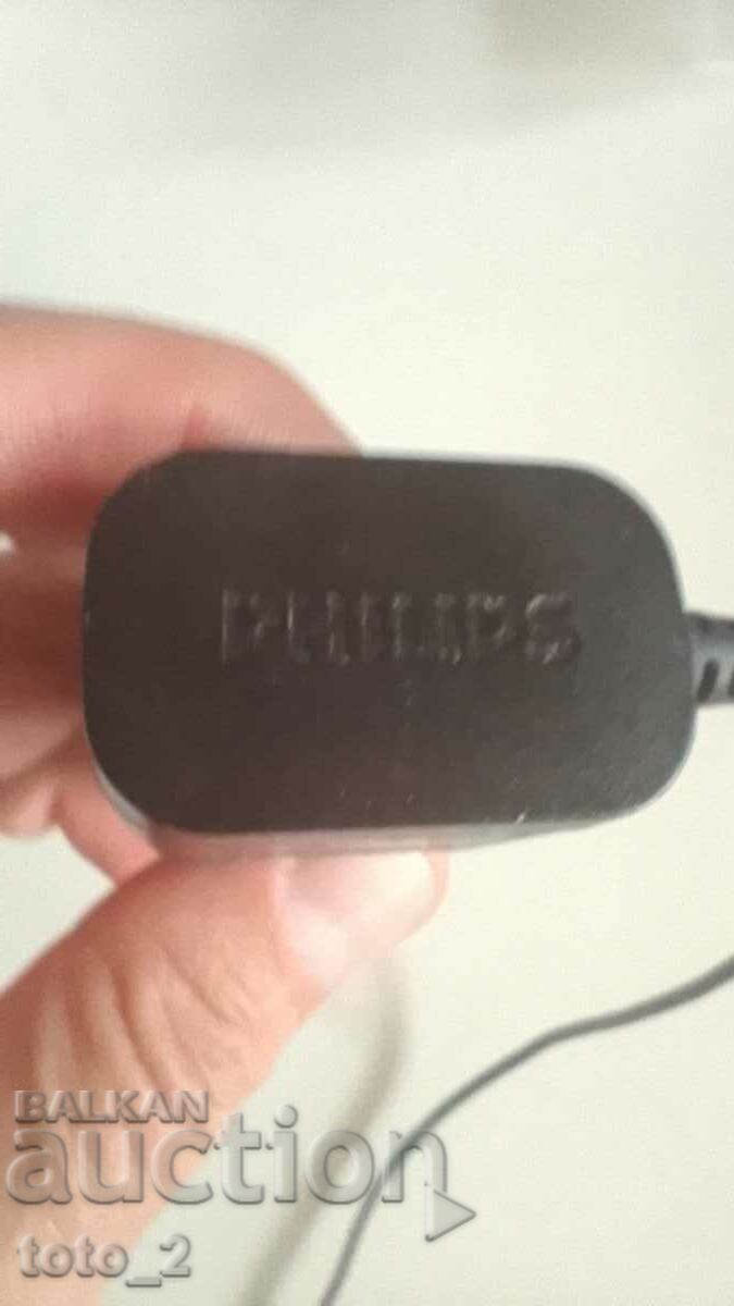 Зарядно /адаптер/ Philips