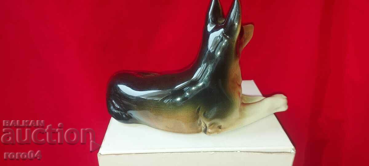 Auction  GERMAN SHEPHERD - BEAUTIFUL PORCELAIN STATUETTE