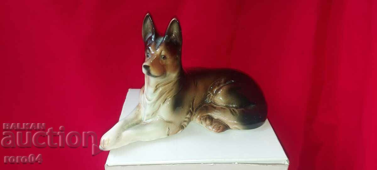 GERMAN SHEPHERD - BEAUTIFUL PORCELAIN STATUETTE