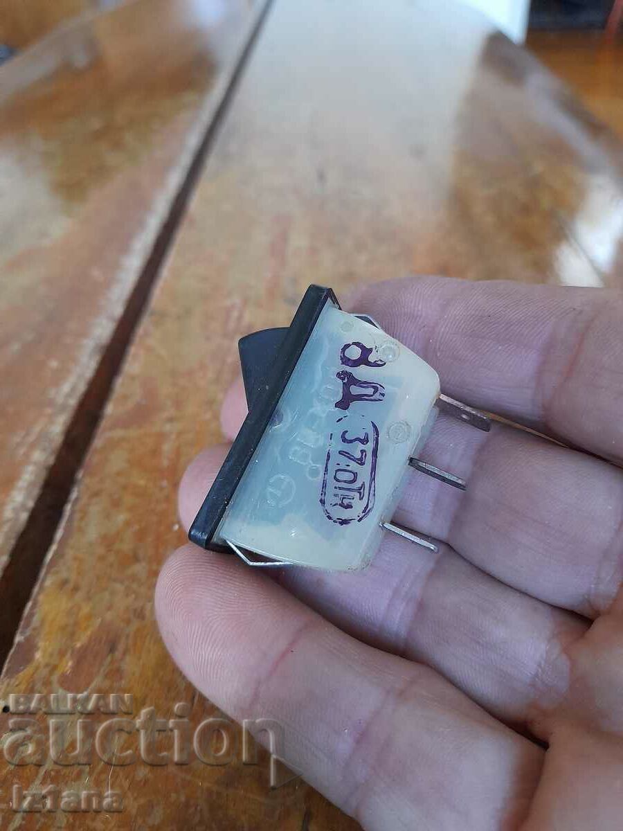 Comutator ventilator centrala termica VAZ, Lada cu preț 11.00 BGN | € 5.62