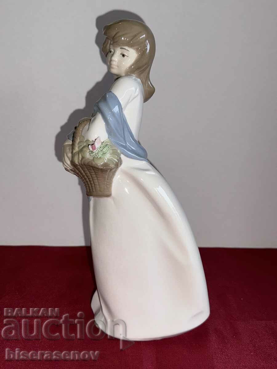 Beautiful MIRMASU porcelain figurine - HANDMADE IN SPAIN