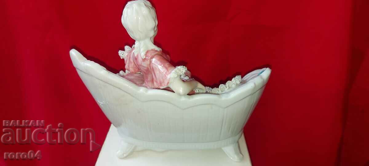 Аукцион ПОРЦЕЛАНОВА СТАТУЕТКА Аукцион ПОРЦЕЛАНОВА СТАТУЕТКА