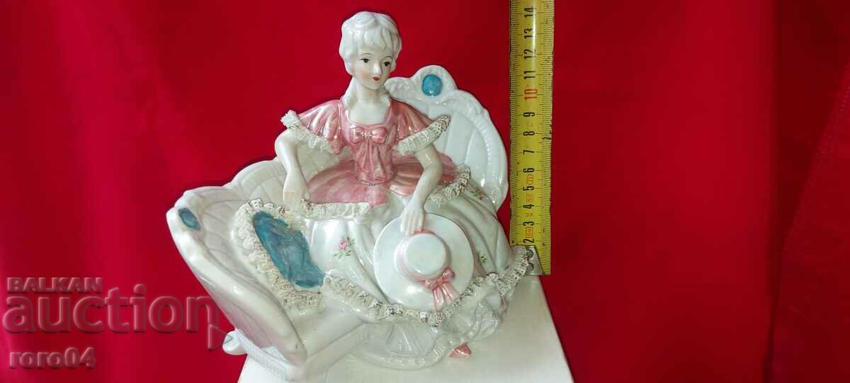 ПОРЦЕЛАНОВА СТАТУЕТКА - 5 ПОРЦЕЛАНОВА СТАТУЕТКА - 5