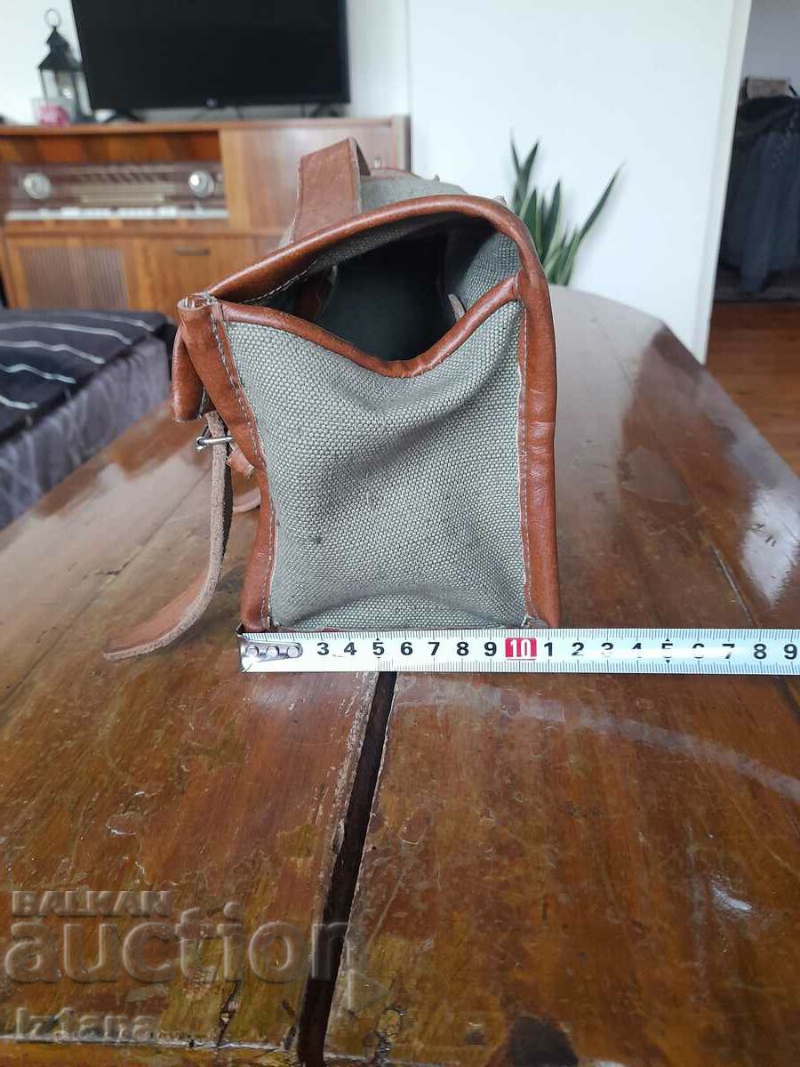 Geantă militară veche, geantă cu preț 48.00 BGN | € 24.54