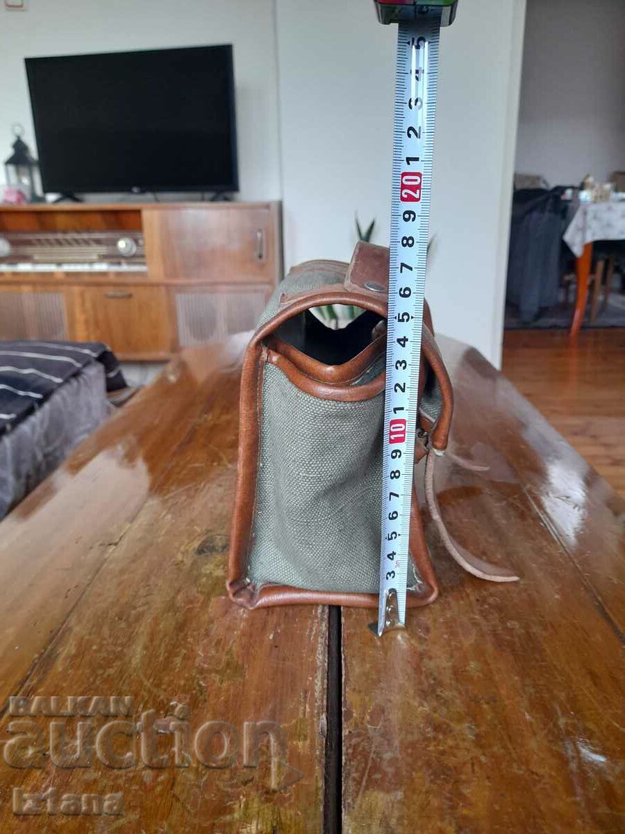 Livrarea Geantă militară veche, geantă