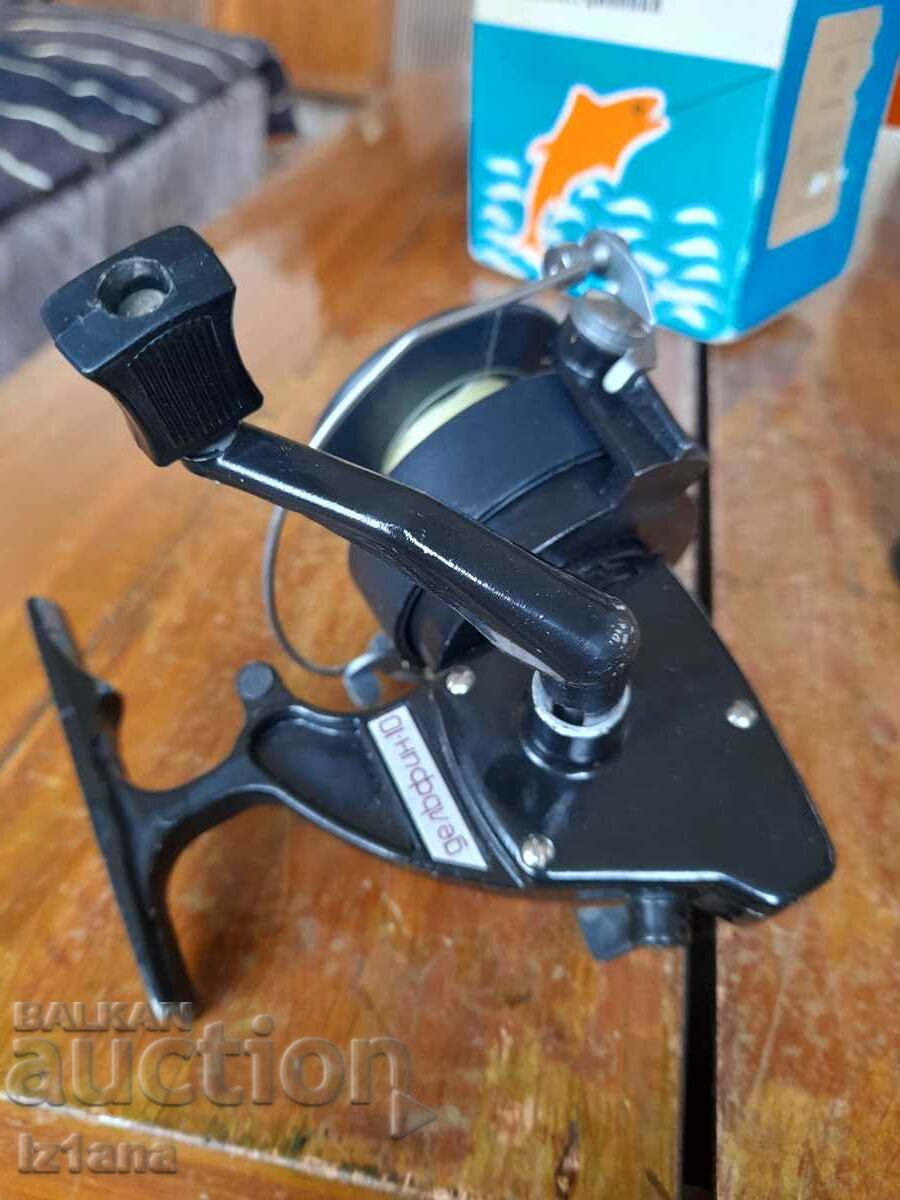 Old fishing reel Dolphin 10 - 6 Old fishing reel Dolphin 10 - 6