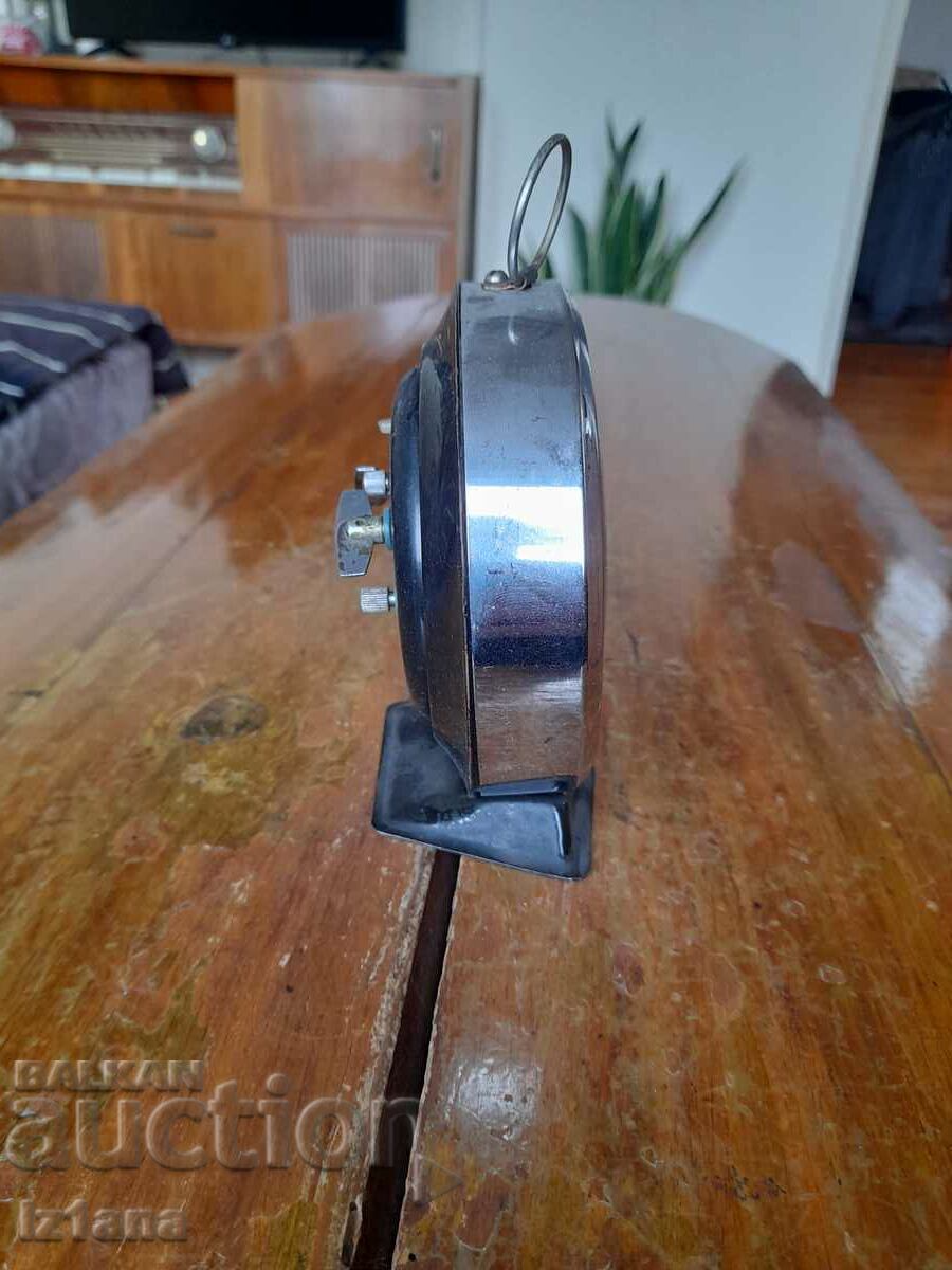 Παράδοση Παλιό επιτραπέζιο ρολόι, ξυπνητήρι Polaris Παράδοση Παλιό επιτραπέζιο ρολόι, ξυπνητήρι Polaris