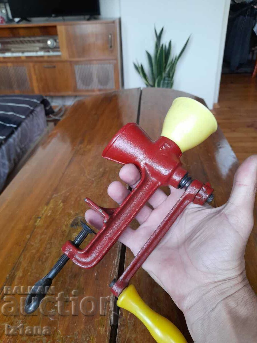 Rasnita de cafea veche, rasnita, rasnita de cafea cu preț 37.00 BGN | € 18.92 Rasnita de cafea veche, rasnita, rasnita de cafea cu preț 37.00 BGN | € 18.92