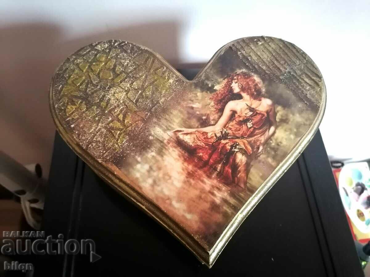 Incredibly Beautiful Large Wooden Heart Box with price 33.32 BGN | € 17.04 Incredibly Beautiful Large Wooden Heart Box with price 33.32 BGN | € 17.04