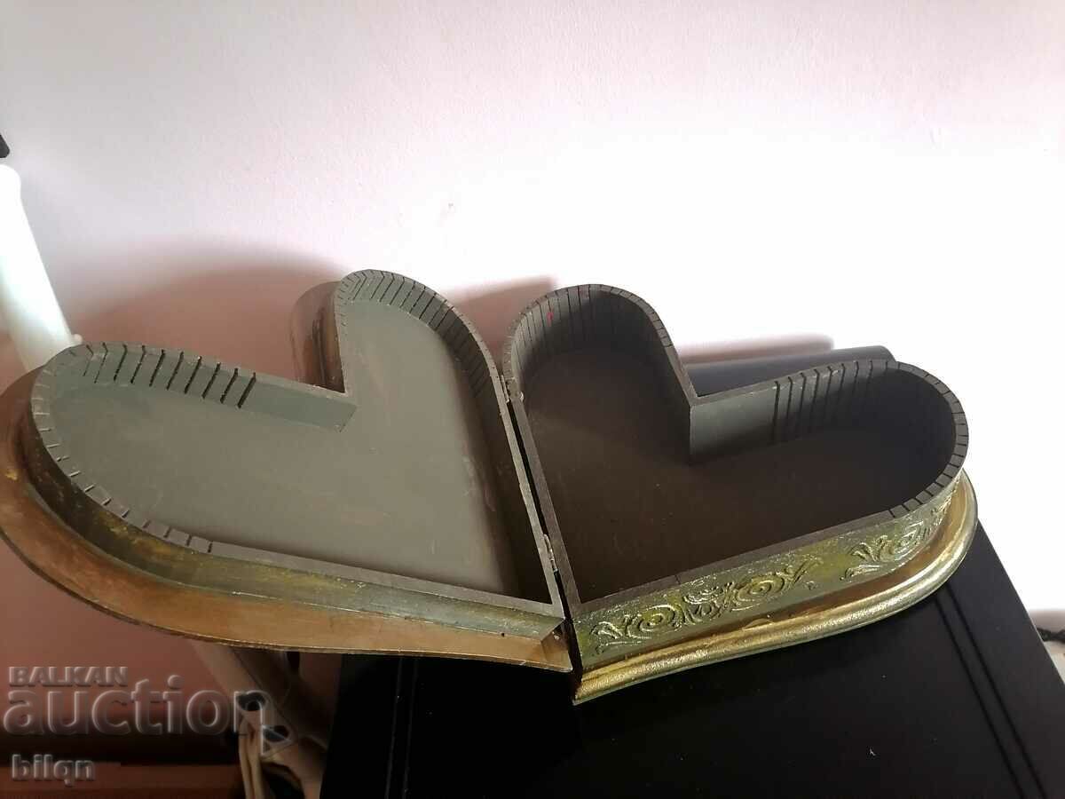 Delivery of Incredibly Beautiful Large Wooden Heart Box Delivery of Incredibly Beautiful Large Wooden Heart Box