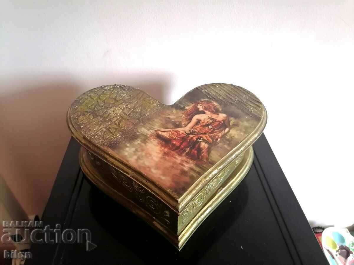 Incredibly Beautiful Large Wooden Heart Box Incredibly Beautiful Large Wooden Heart Box