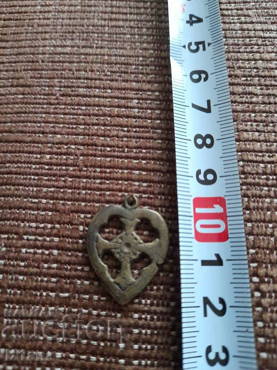 Auction  Old necklace pendant