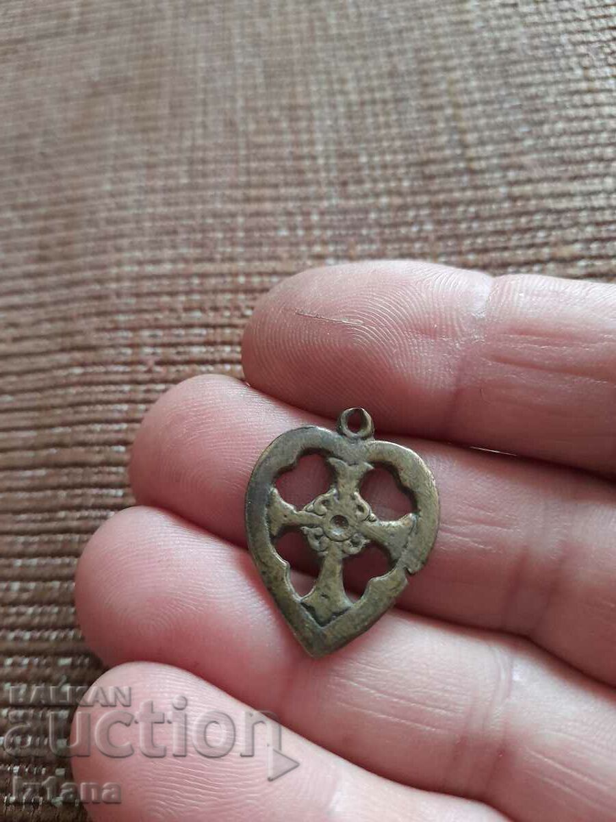 Delivery of Old necklace pendant