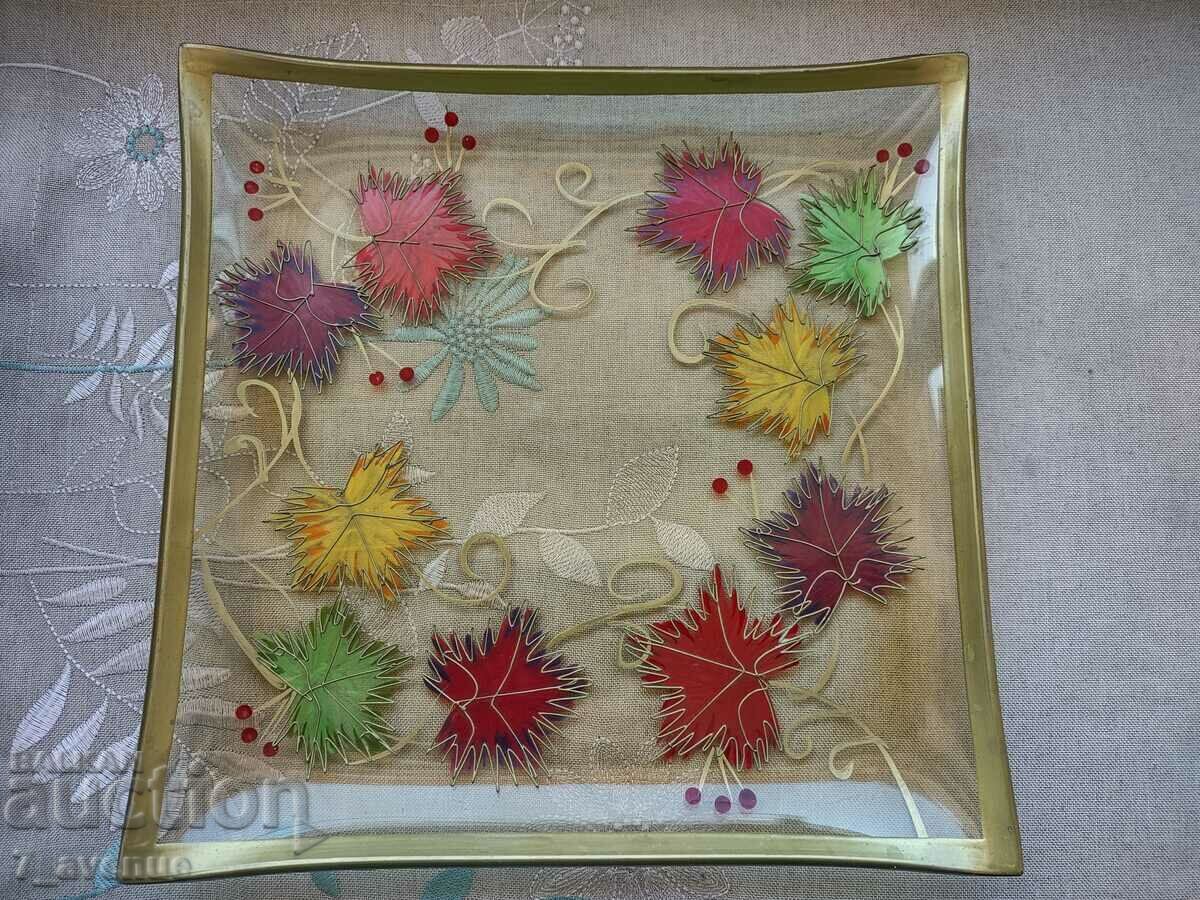 Декоративна чиния, стъкло с емайл, стара оригинална 22/22 см с цена 299.00 лв. | € 152.88 Декоративна чиния, стъкло с емайл, стара оригинална 22/22 см с цена 299.00 лв. | € 152.88