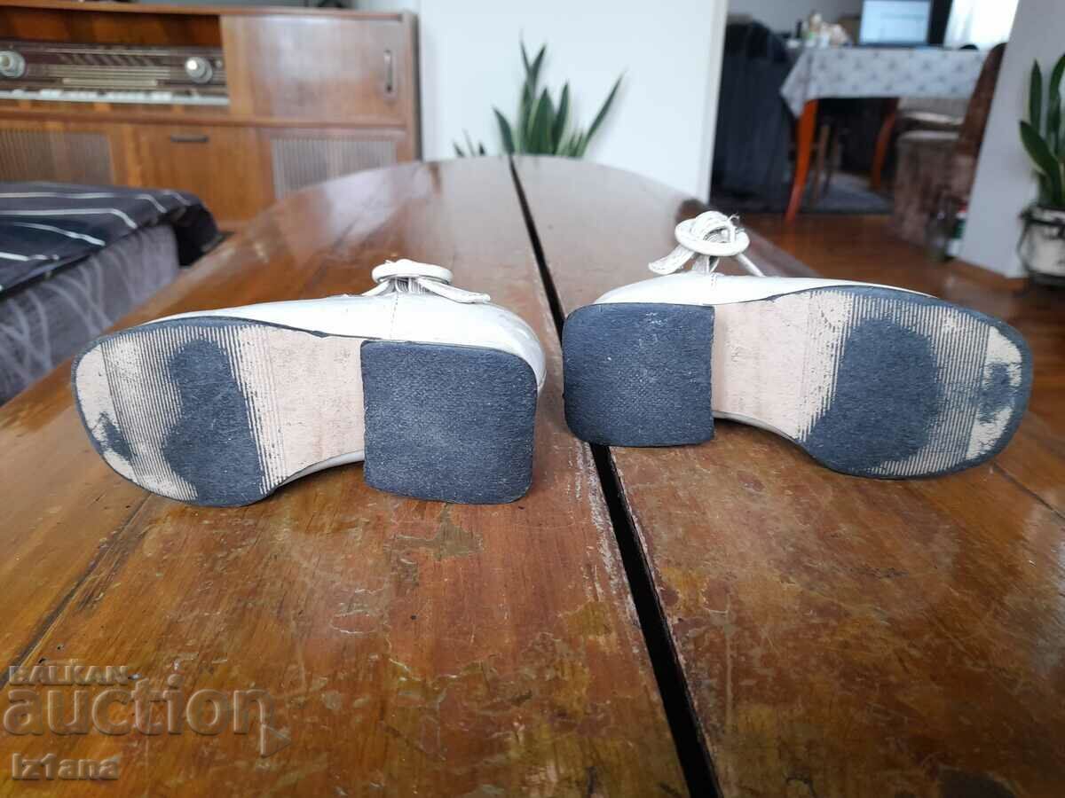 Livrarea Pantofi vechi pentru copii Livrarea Pantofi vechi pentru copii