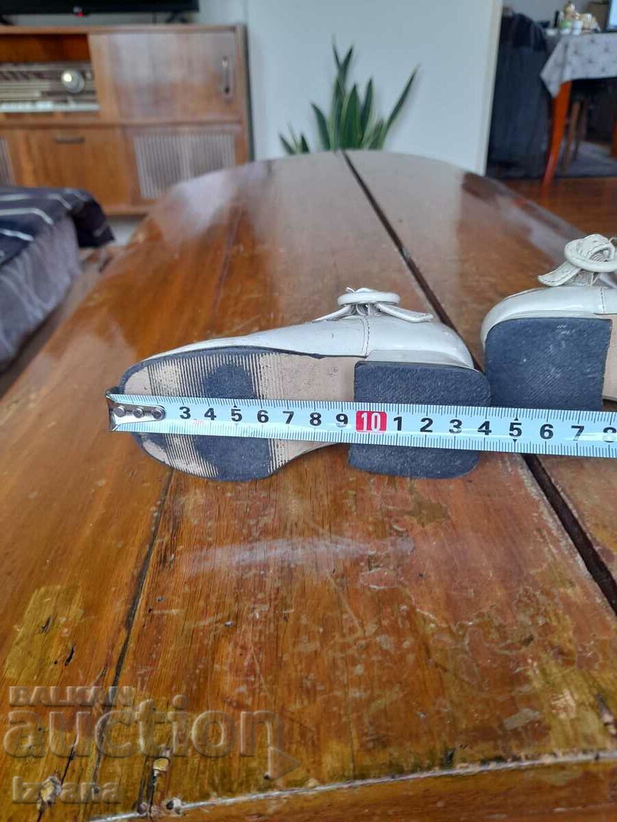 Pantofi vechi pentru copii - 5 Pantofi vechi pentru copii - 5