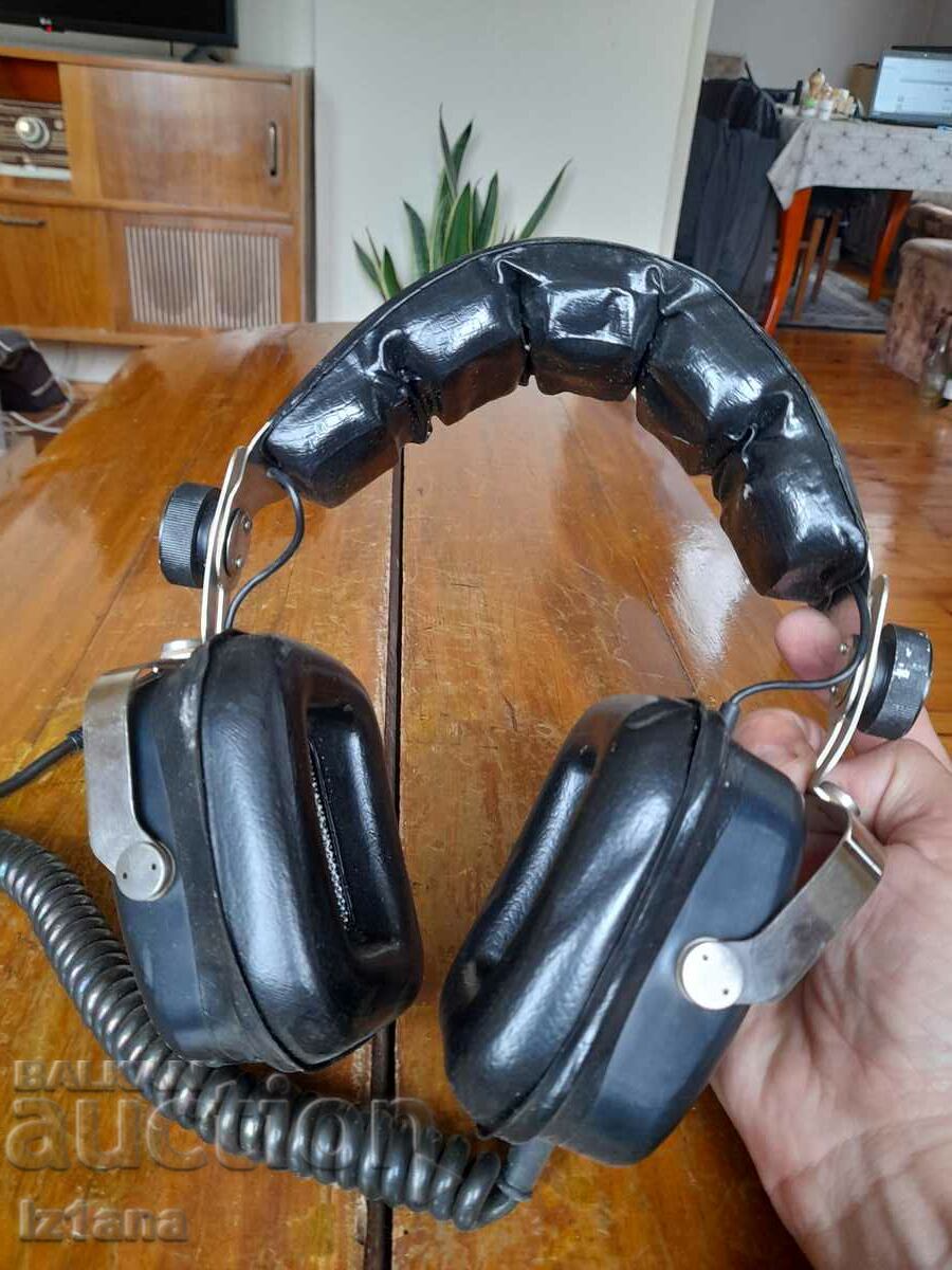 Old headphones DS 200 with price 55.00 BGN | € 28.12 Old headphones DS 200 with price 55.00 BGN | € 28.12