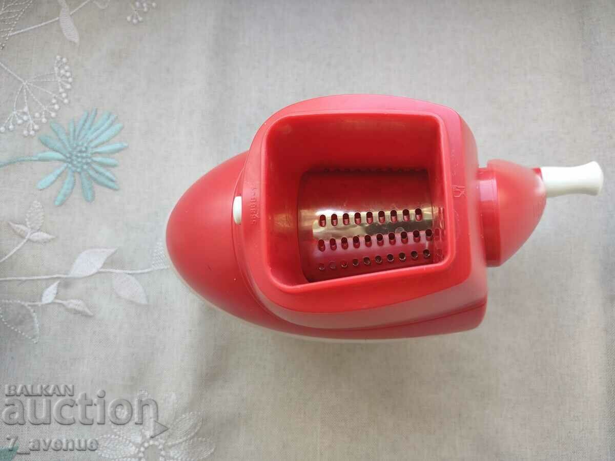 Nut grinder, Tupperware, indispensable helper with price 99.00 BGN | € 50.62 Nut grinder, Tupperware, indispensable helper with price 99.00 BGN | € 50.62