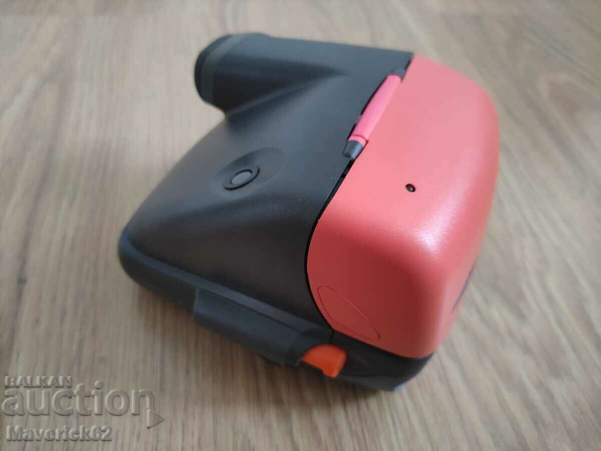Auction Polaroid camera Auction Polaroid camera